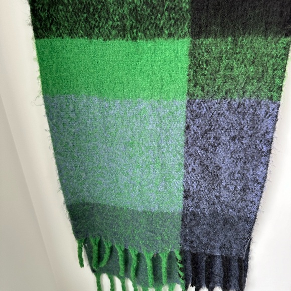 Wool scarf - Picture 3 of 3